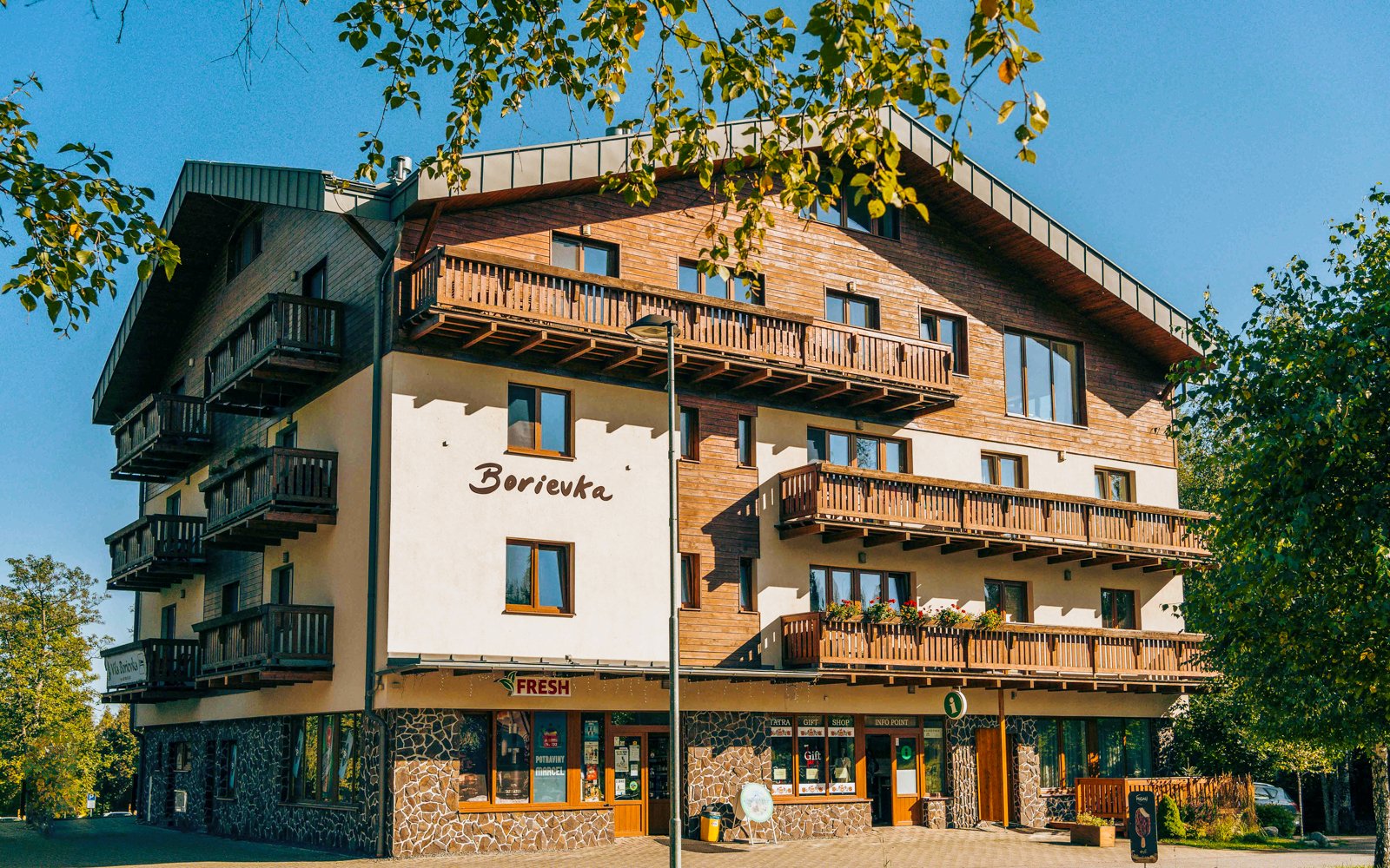 Vysoké Tatry 1 km od lanovky na Lomnický štít vo Vile Borievka *** s darčekom + dieťa do 6 rokov zdarma<br/>Vila Borievka ***, Tatranská Lomnica 14648, Vysoké Tatry 05960, vilaborievka@gmail.com