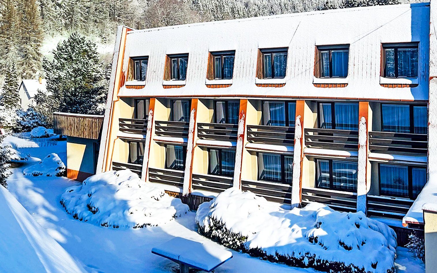 Jeseníky: Hotel Slatina *** s raňajkami, drinkom a vstupom do bazéna + bohaté možnosti vyžitia