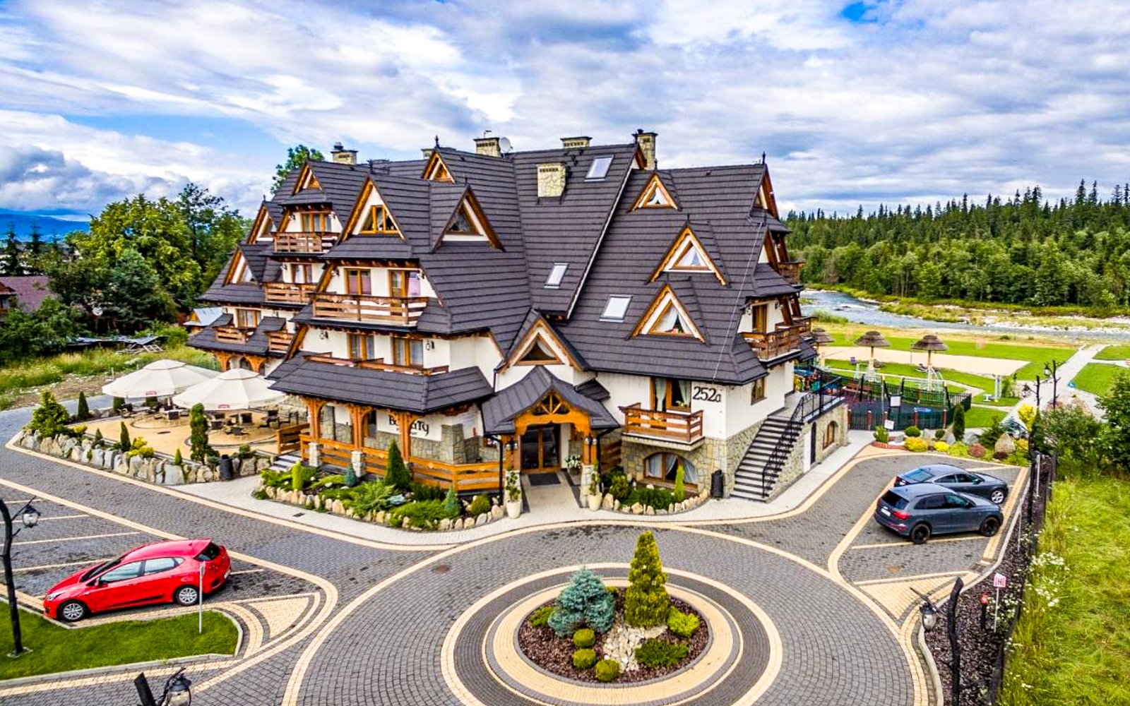 Poľské Tatry: Białka Tatrzańska v Hoteli Burkaty *** s raňajkami/polpenziou + neobmedzené wellness a sauny