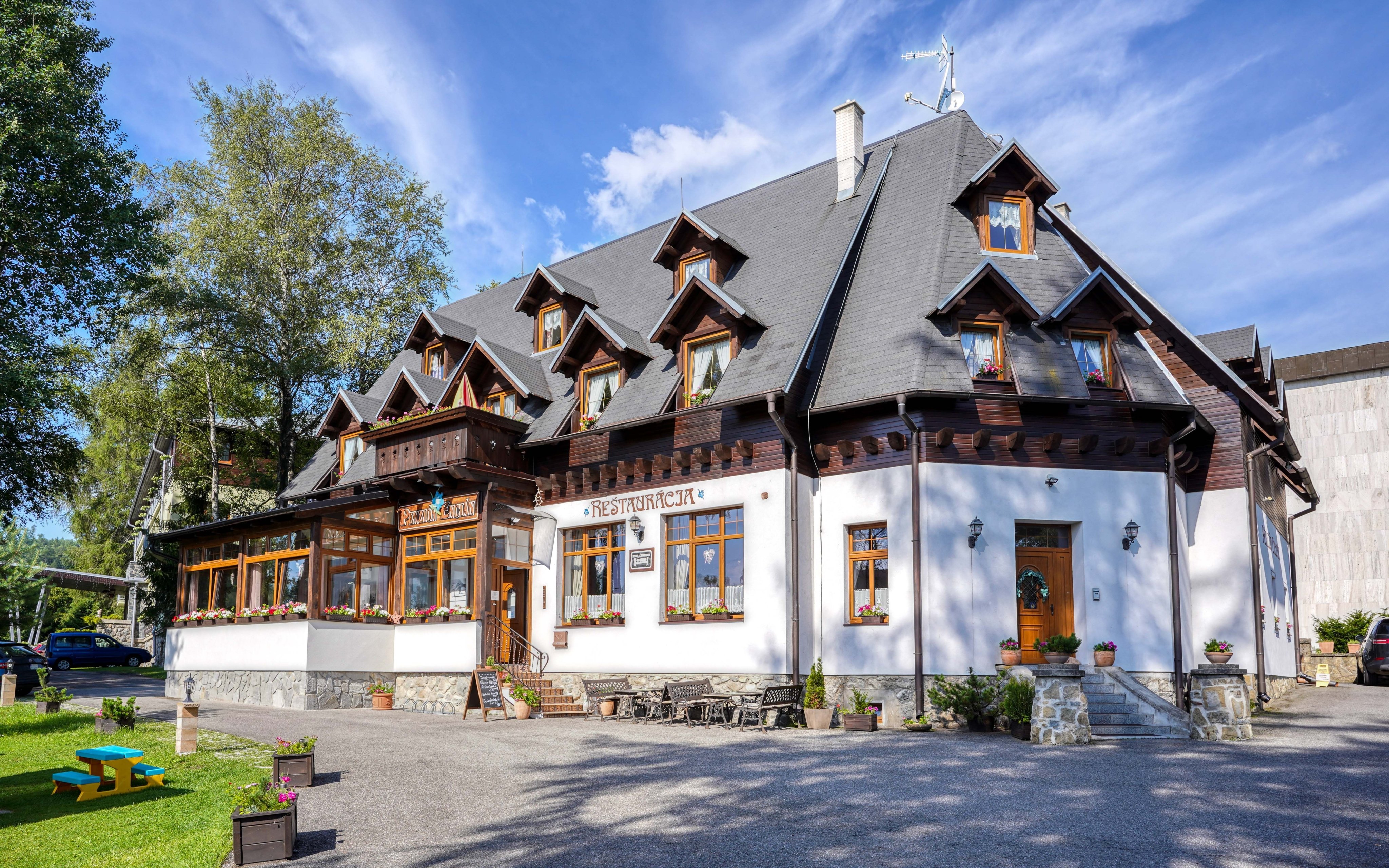 Vysoké Tatry: Pobyt priamo pod Lomnickým štítom len 1 km od lanovky v Penzióne Encián s wellness a polpenziou<br/>Penzión Encián, Tatranská Lomnica 32, Tatranská Lomnica 059 60, info@encian.eu