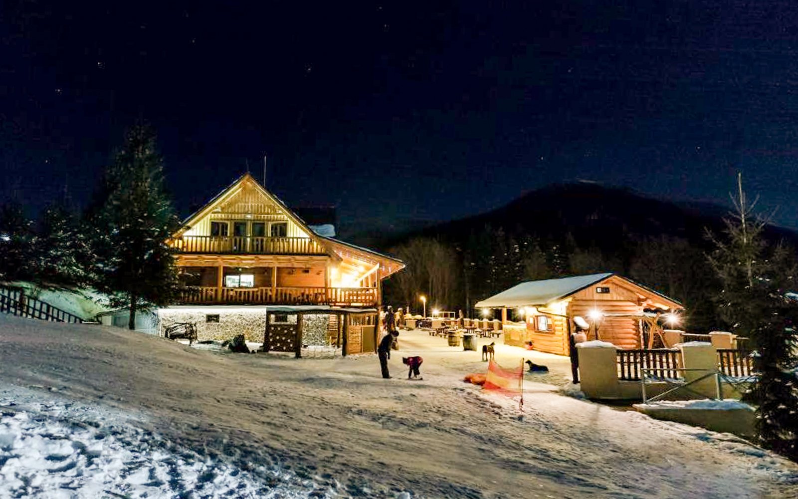 Dovolenka v ski areáli Fačkovské sedlo v apartmáne Salaša Kľak s polpenziou + celodenný skipas