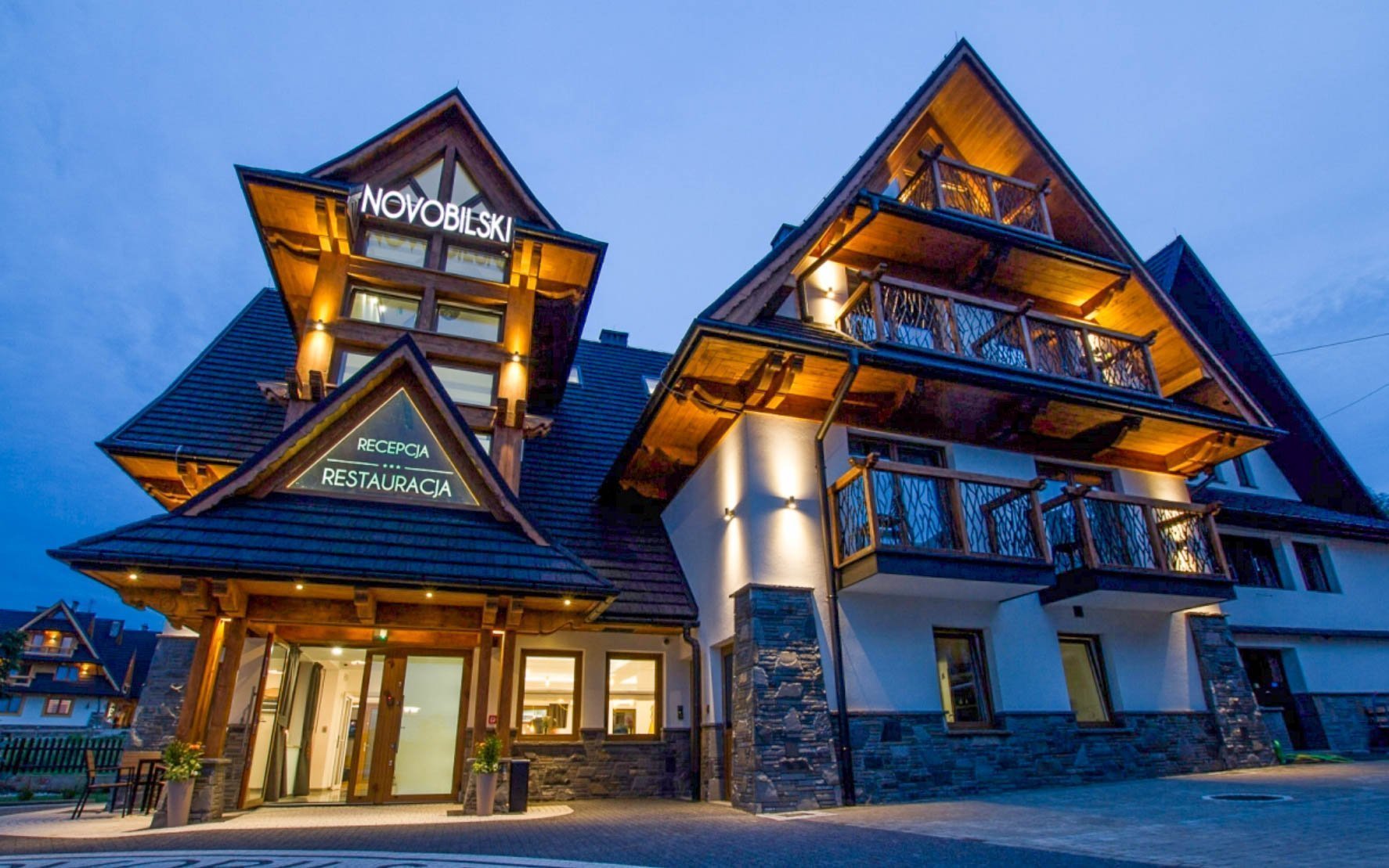 Poľské Tatry: Pobyt v Penzióne Novobilski *** so vstupom do aquaparku Terma Bania (130 m) + raňajky/polpenzia<br/>Pension Novobilski, Środkowa 182, Białka Tatrzańska 34-405, rezerwacja@pensjonatnovobilski.pl