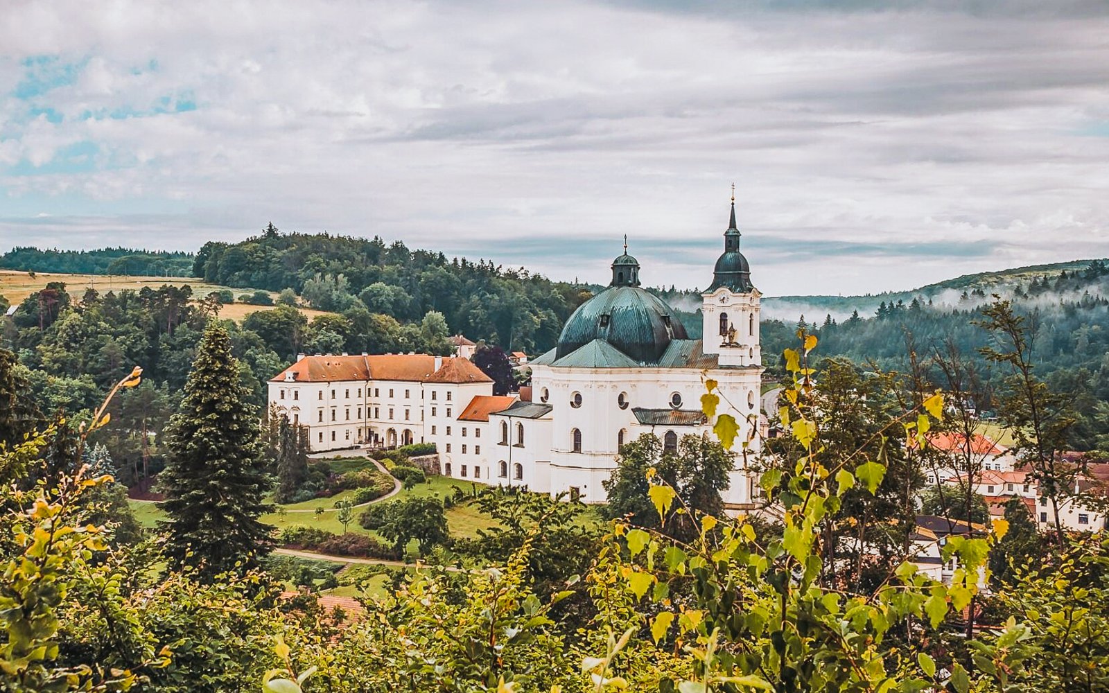Moravský kras štýlovo: Romantický pobyt na Zámku Křtiny s raňajkami či polpenziou a welcome drinkom + darček