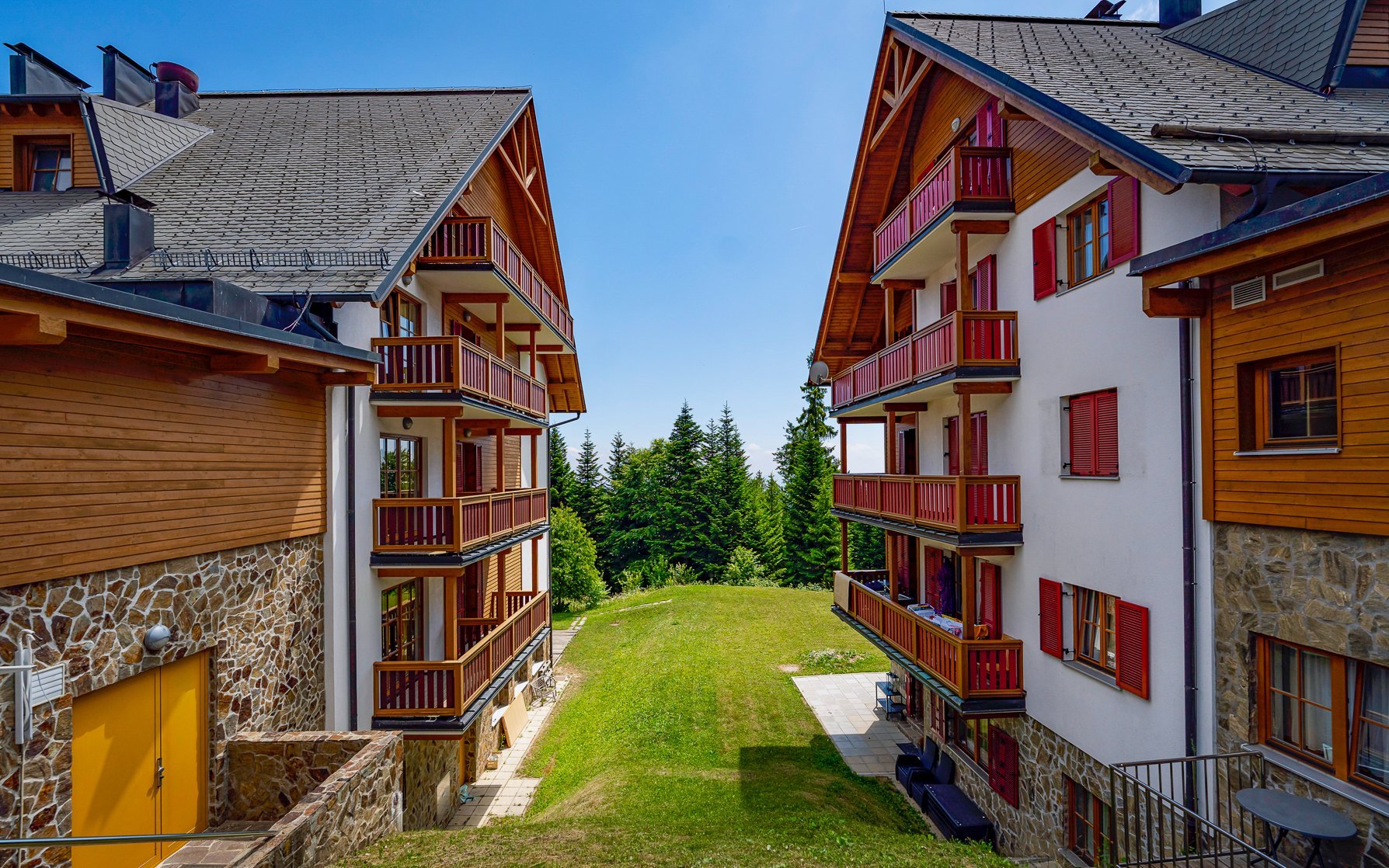 Slovinsko neďaleko Mariboru vo Forest Hoteli Videc *** s polpenziou, welcome drinkom a bazénom neobmedzene<br/>Forest Hotel Videc ***, Hočko Pohorje 127, Pohorje 2208, info@resort.si