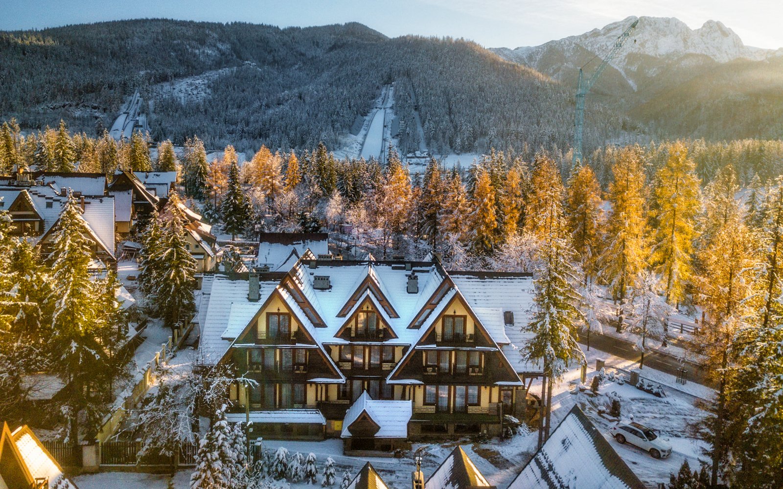 Poľské Tatry: Zakopané pri ski areáloch v Hoteli Willa Pod Skocznią *** s raňajkami formou bufetu + fľaša vína
