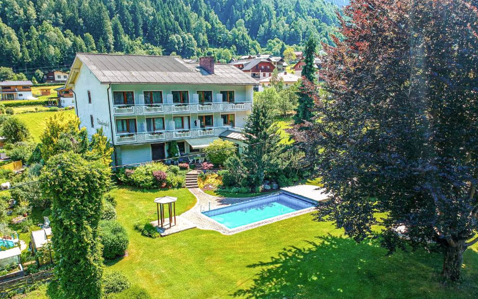 Rakúske Korutánsko v Hoteli Klamberghof *** s polpenziou, vstupom do niekoľkých wellness a na pláž + zľavy<br/>Hotel Klamberghof ***, Dorfstraße 32, Feld am See 9544, info@strandhotel-burgstaller.at