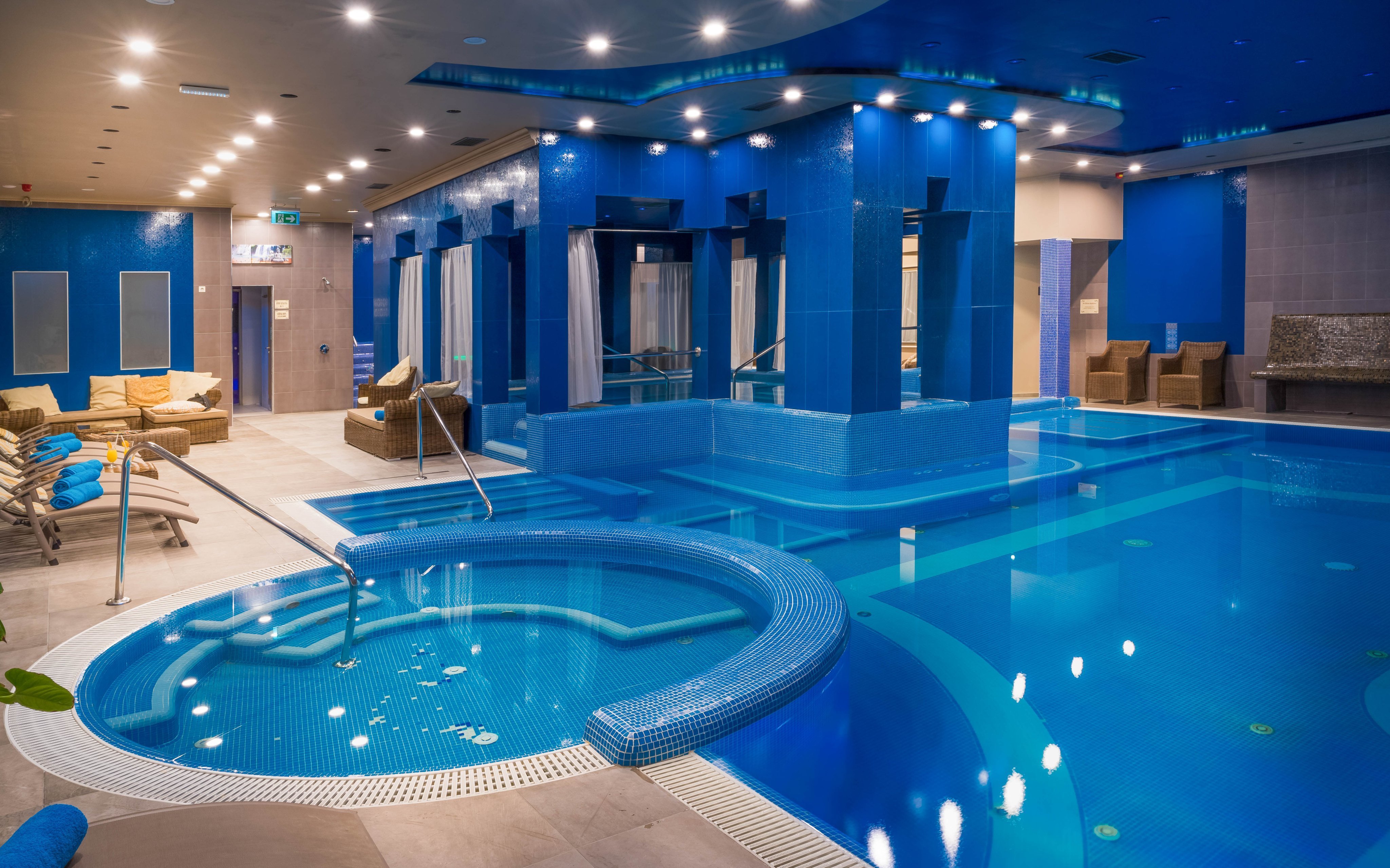 Győr neďaleko termálov: Hotel Golden Ball Club **** s neobmedzeným wellness (120 m² vodnej plochy) + polpenzia<br/>Golden Ball Club Wellness Hotel & Spa ****, Szent István út 4., Győr 9021, info@goldenball.hu