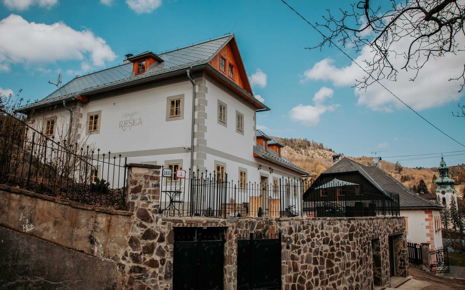 Pobyt v centre Banskej Štiavnice v historickej Resla Residence *** s raňajkami, privátnym wellness a fitness<br/>Resla Residence ***, Dolná Resla 2, Banská Štiavnica 969 01, recepcia@reslaresidence.sk