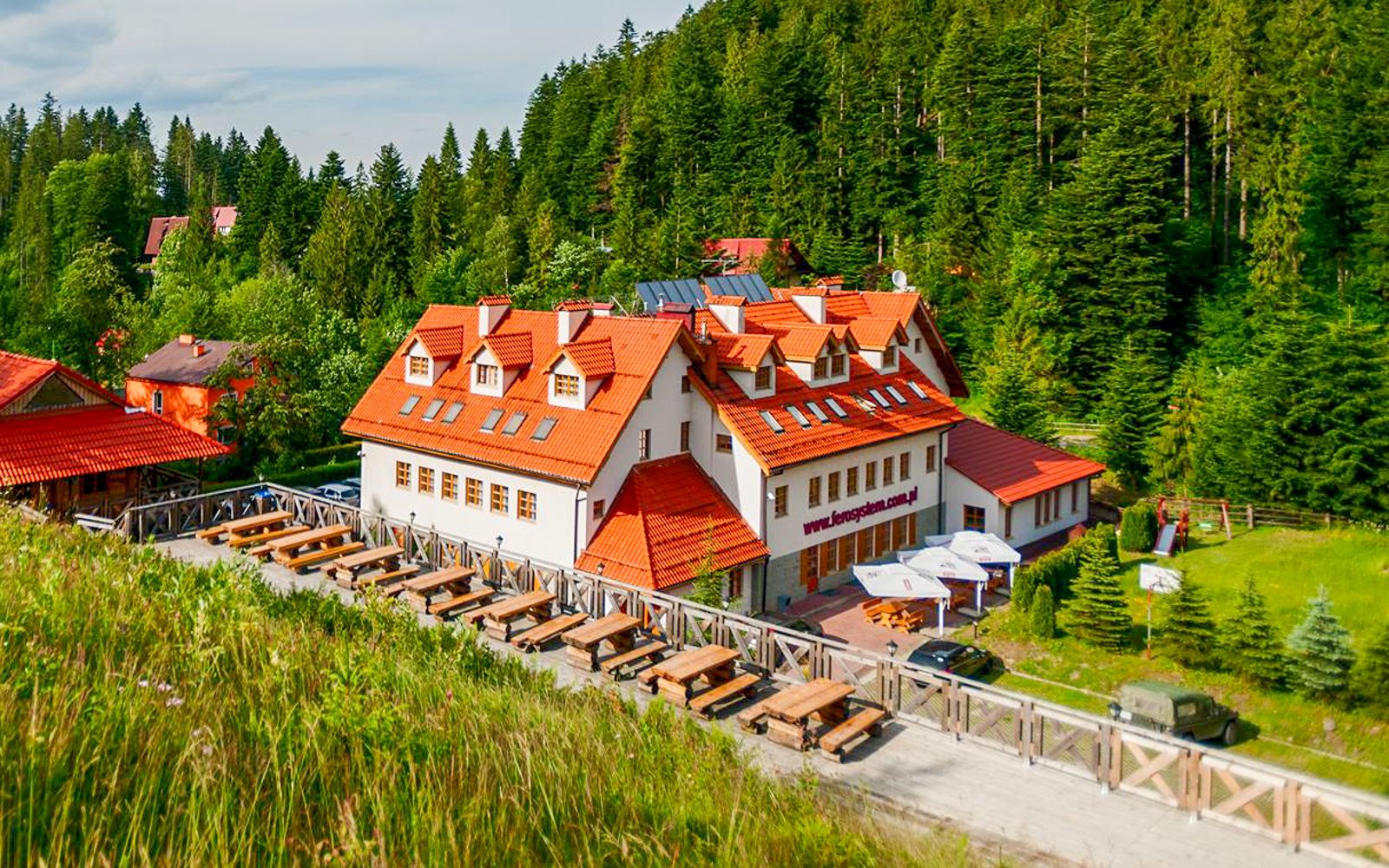 Poľské Beskydy: Korbielów v Hoteli Fero Lux s raňajkami/polpenziou a neobmedzeným wellness s bazénom aj saunou