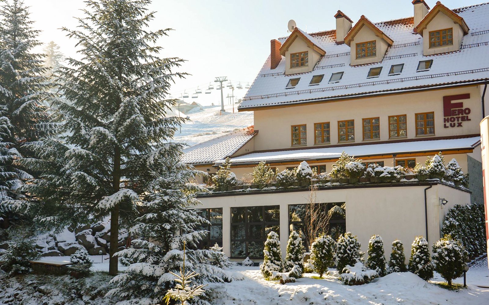 Poľské Beskydy len 20 m od ski areálu v Hoteli Fero Lux s raňajkami/polpenziou a neobmedzeným wellness