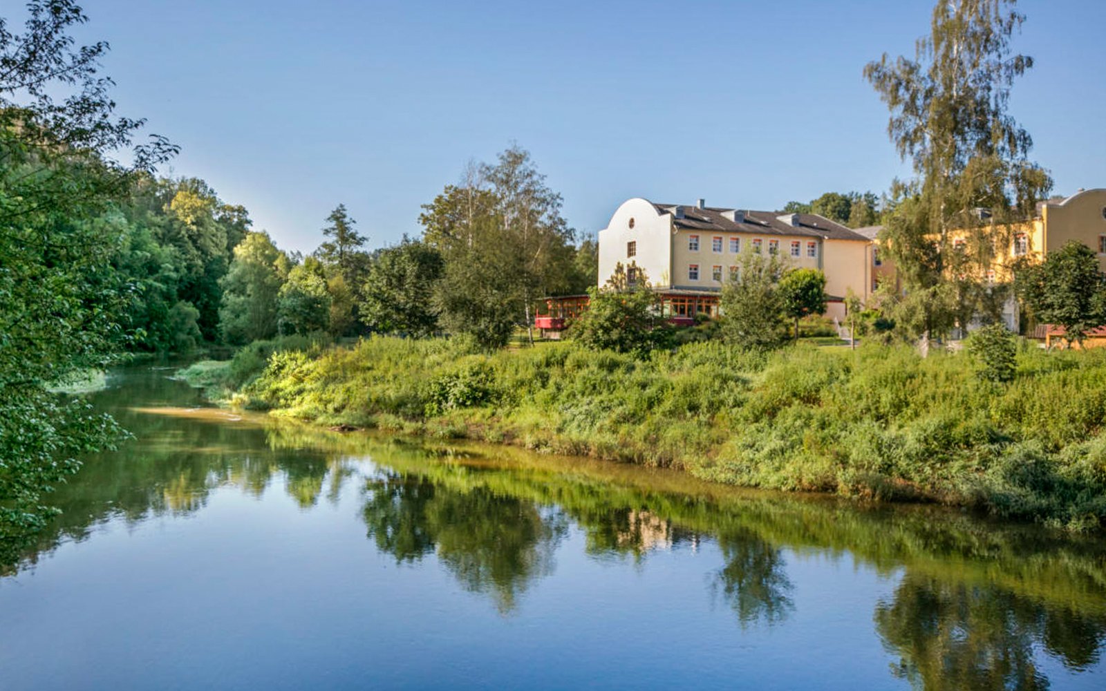 Rakúsko: JUFA Hotel Waldviertel *** s polpenziou, saunou a vstupom do kúpeľov a na kúpalisko + lezecká stena