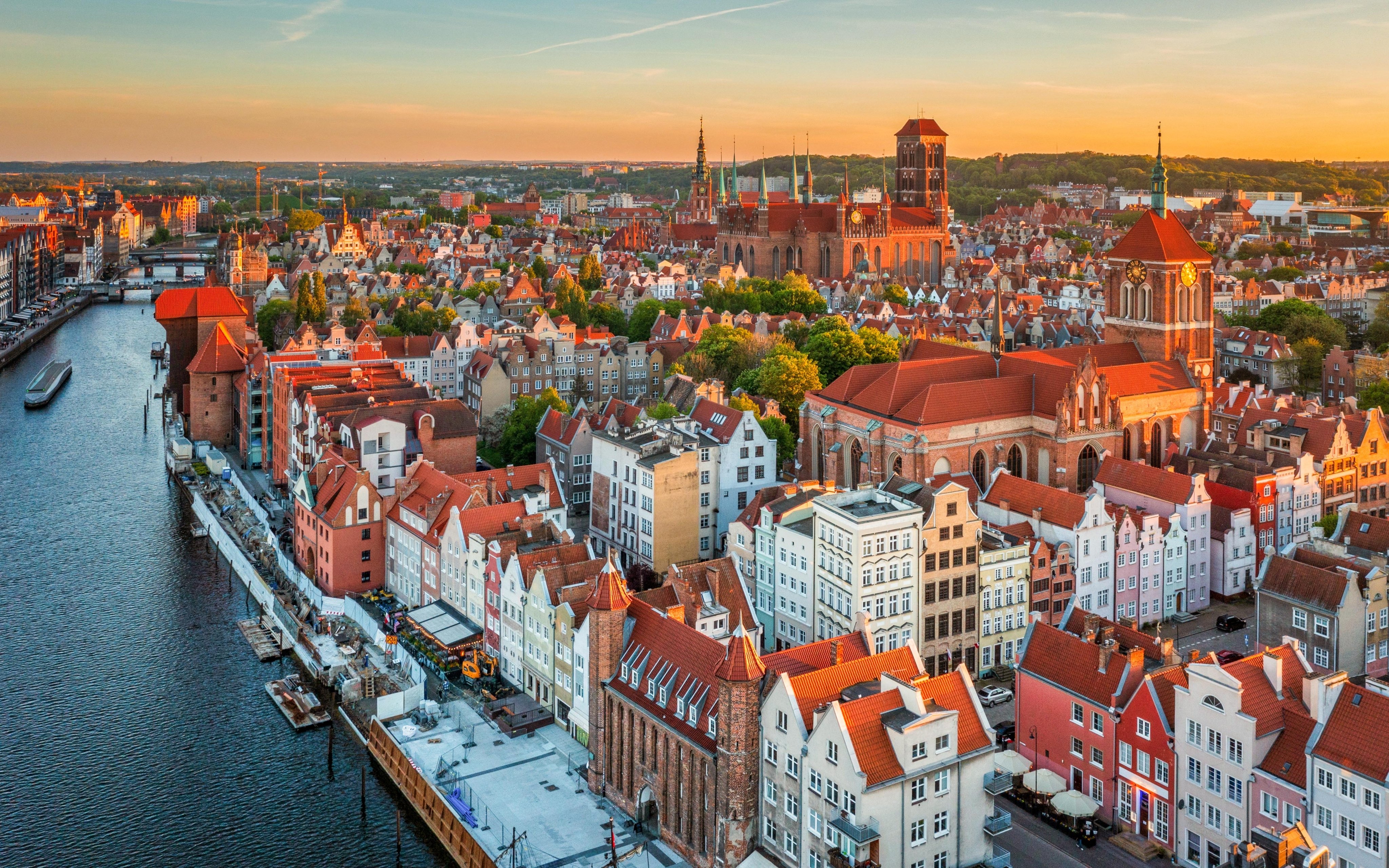 Gdansk: Pobyt v Hoteli Platan *** s polpenziou a 2 saunami (fínska a infra) neobmedzene + záhrada a ihrisko<br/>Hotel Platan ***, Niepołomicka 36, Gdańsk 80-180, justynagalaszewska@hotelplatan.gda.pl