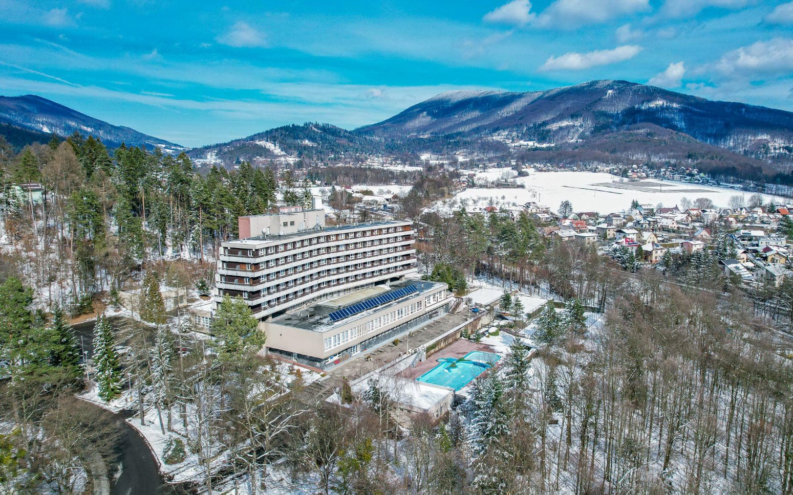 Beskydy pri ski areáloch: Ibis Styles Relax Rožnov pod Radhoštěm s polpenziou a vnútorným bazénom + sauna