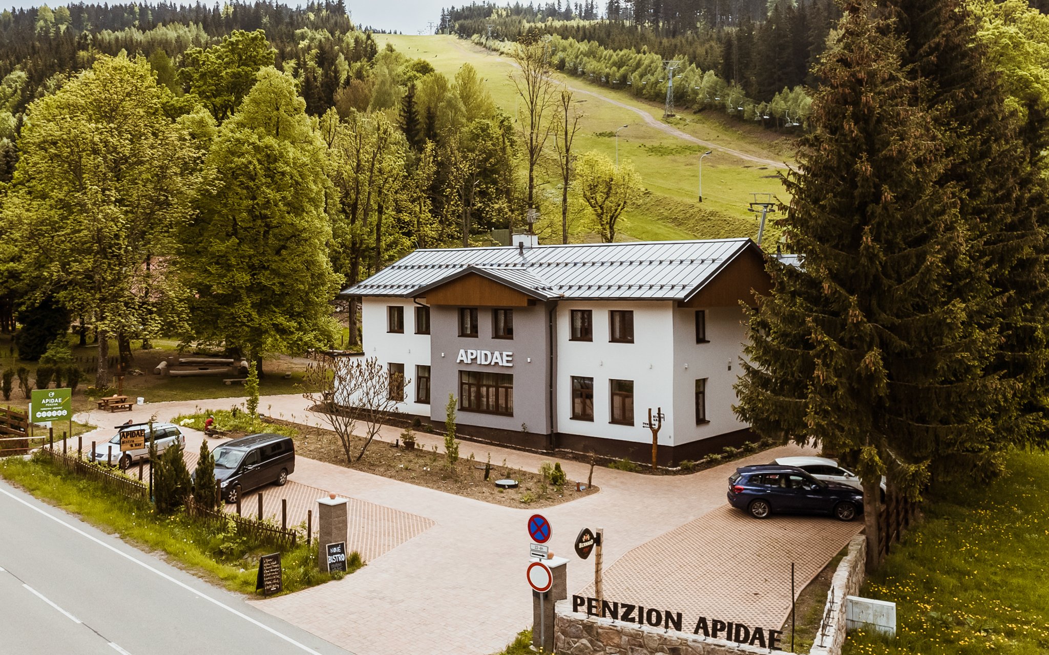 Deštné v Orlických horách blízko atrakcií: Horský penzión Apidae s raňajkami, ihriskom a úschovňou bicyklov