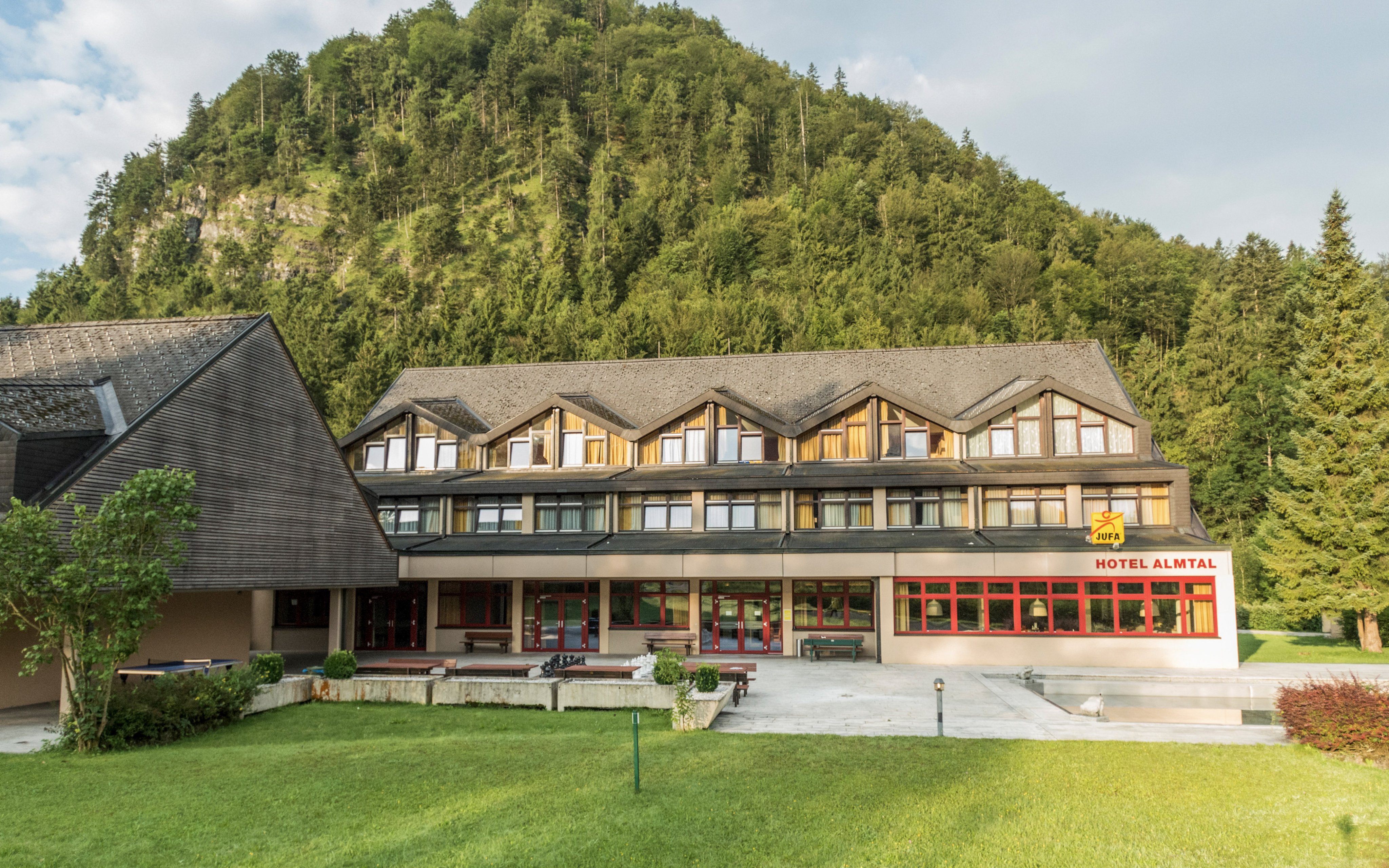 Rakúsko: Údolie rieky Alm v JUFA Hoteli Grünau im Almtal *** s polpenziou + wellness (2 sauny) a zľavová karta<br/>JUFA Hotel Grünau im Almtal ***, Hinterrinnbach 17, Grünau im Almtal A-4645, almtal@jufahotels.com