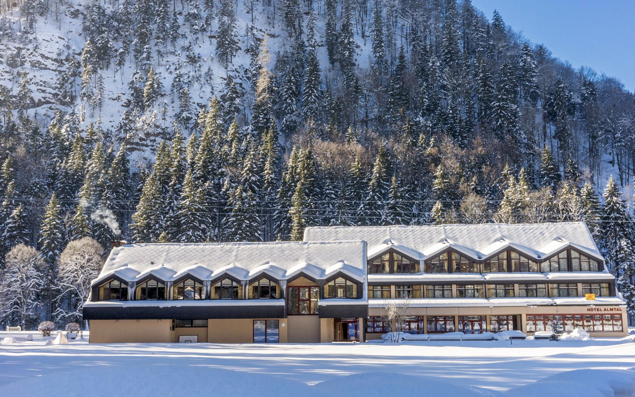 Rakúsko len 8 km od ski areálu v JUFA Hoteli Grünau im Almtal *** s polpenziou a wellness (2 sauny) + skibus