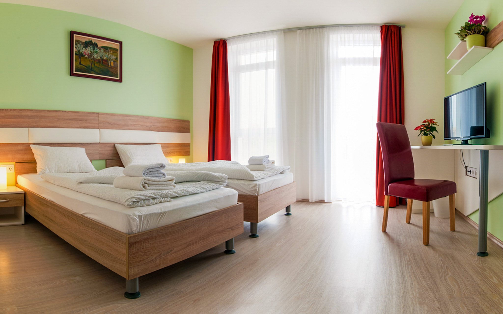 Maďarsko pri brehu Balatonu: Balatonfüred v Hoteli Pallone s raňajkami formou bufetu + parkovanie a WiFi