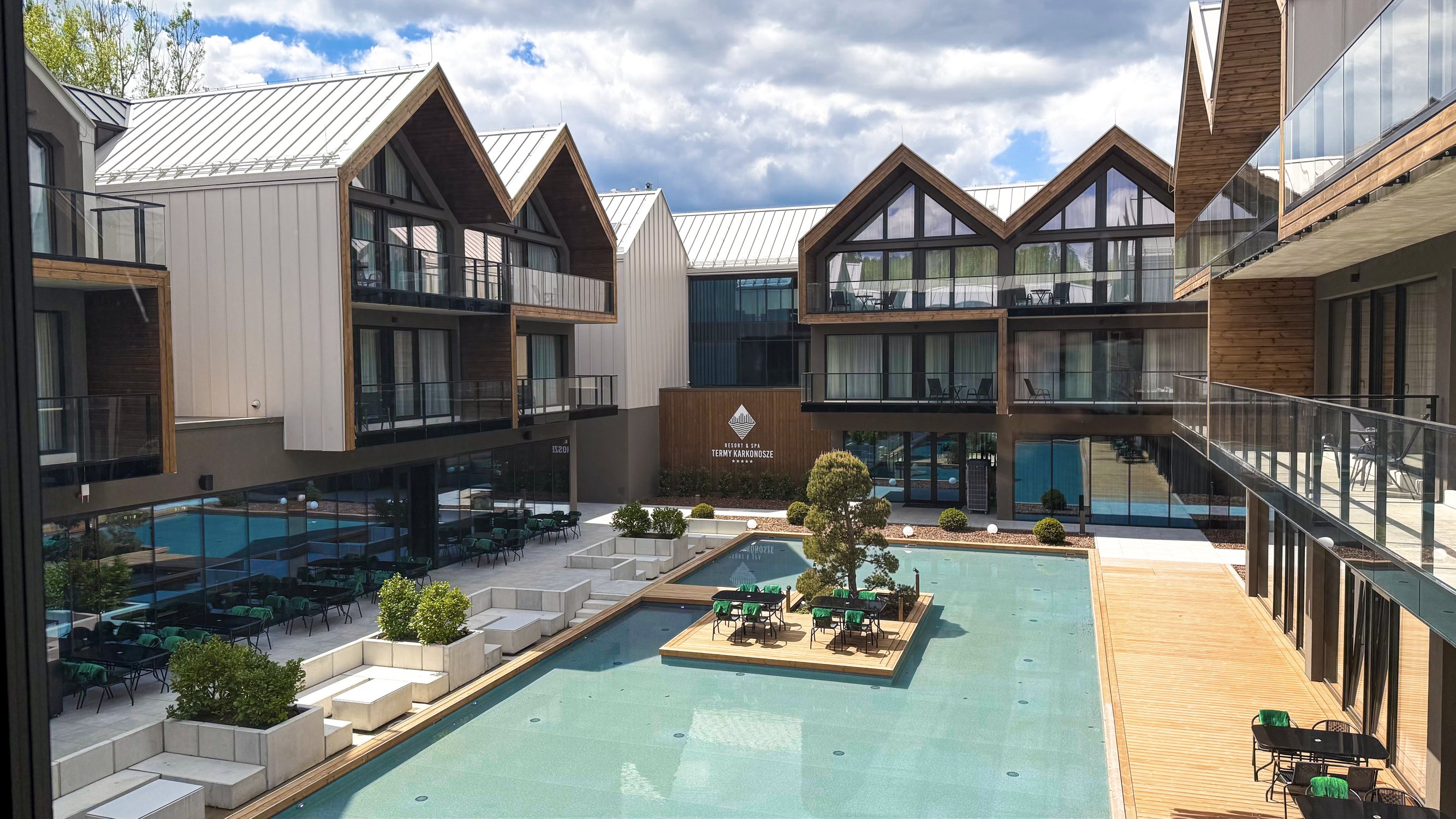 Poľské Krkonoše v Termy Karkonosze Resort & SPA s raňajkami či polpenziou + termálne wellness neobmedzene<br/>Termy Karkonosze Resort & SPA, ul. Zdrojowa 2, Staniszów 58-500, rezerwacja@termykarkonosze.pl