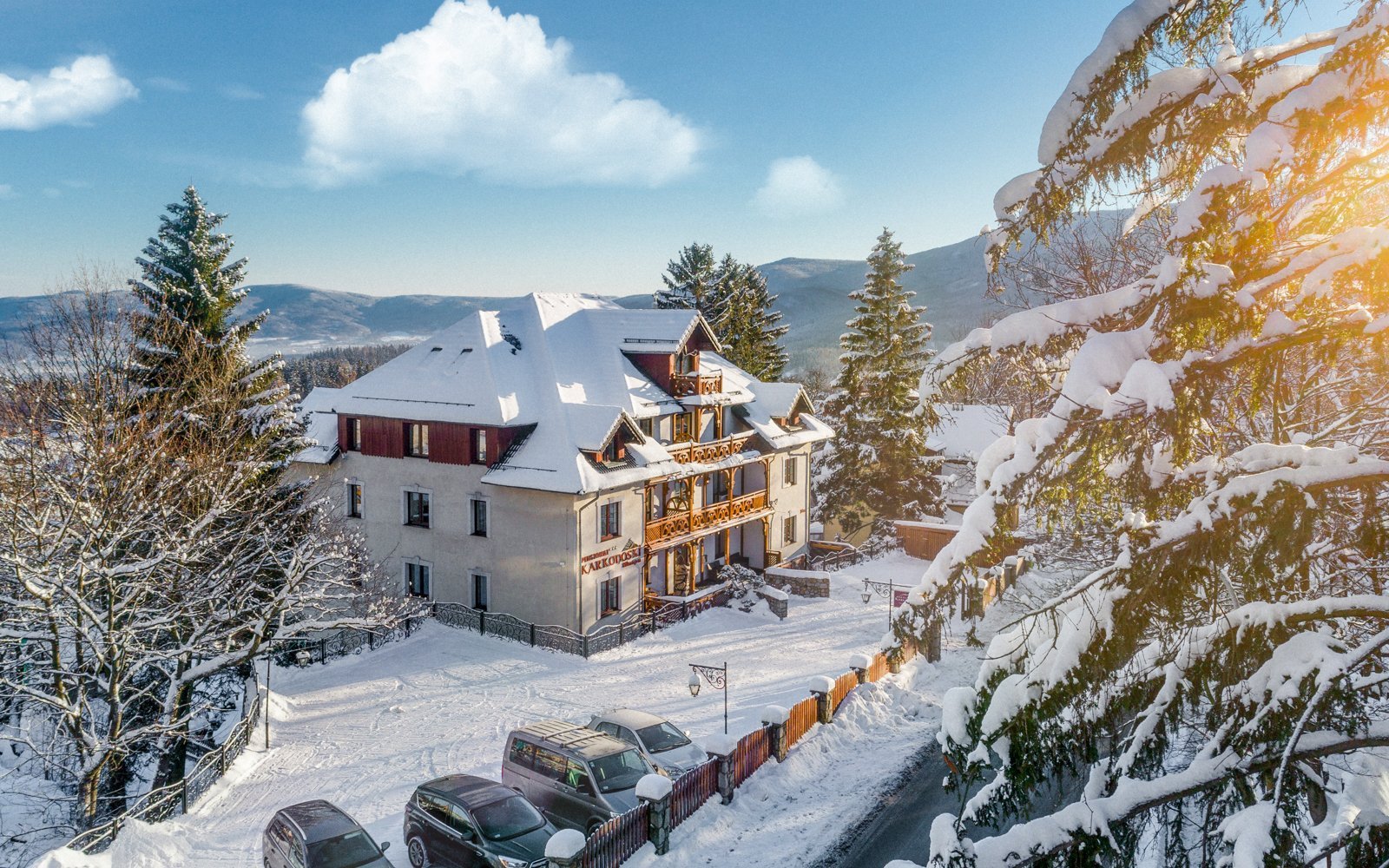 Poľské Krkonoše pri skiareáloch v Penzióne Karkonoski SPA *** s raňajkami/polpenziou a wellness + aktivity