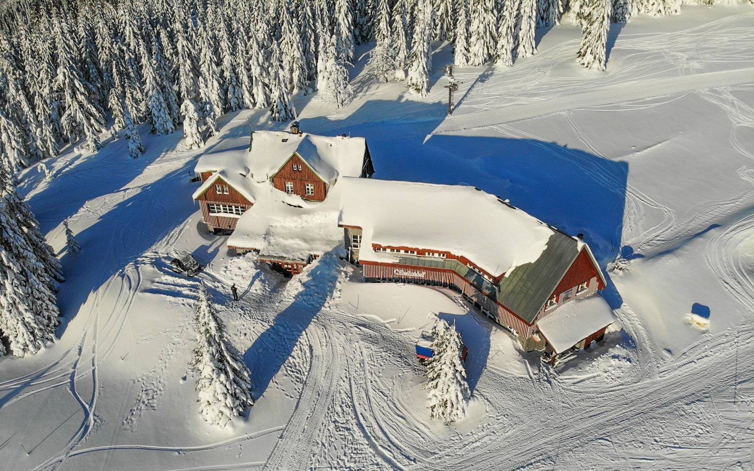 Krkonoše pri ski areáloch: Pobyt v Špindlerovom Mlýne v Horskej chate Sedmidolí s polpenziou + úschovňa lyží