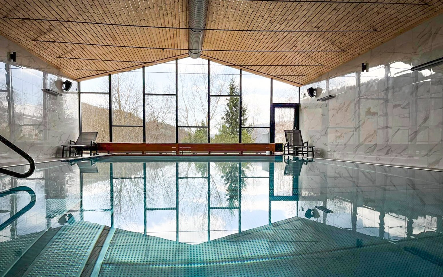 Špindlerův Mlýn: Wellness Hotel Astra **** s polpenziou, krytým bazénom a saunami + lístky na lanovky