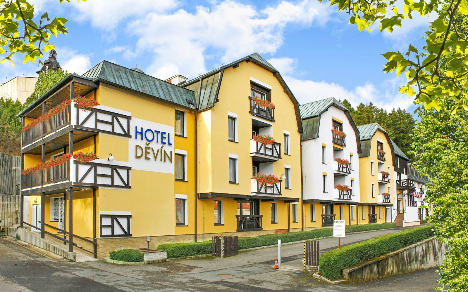 Mariánské Lázně: Pobyt v Spa Hoteli Děvín ***superior s polpenziou, saunou a vstupenkou do bazéna + procedúry