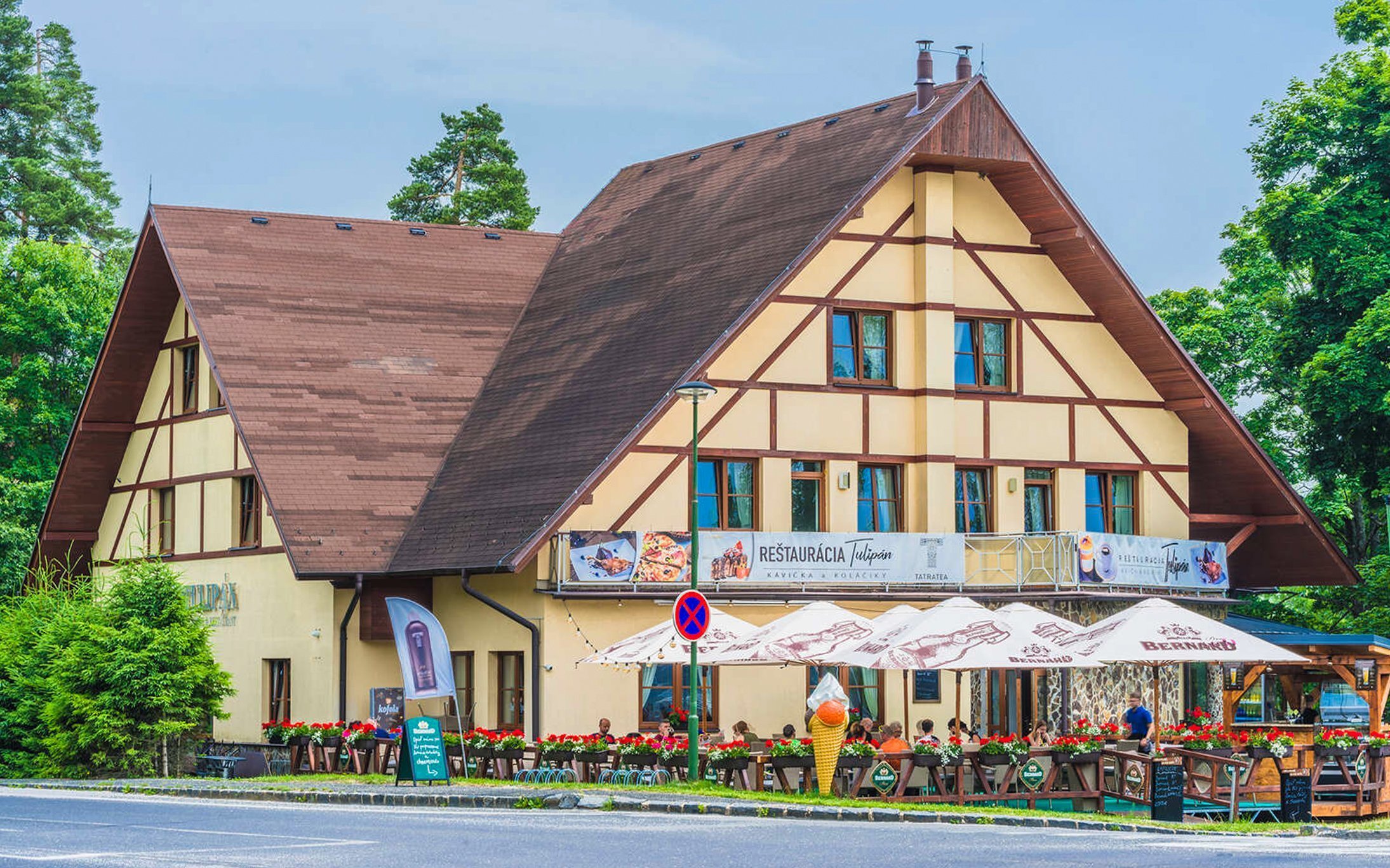Vysoké Tatry 1,1 km od lanovky na Skalnaté pleso v Hoteli Tulipán *** s polpenziou + bazén, vírivka a 4 sauny