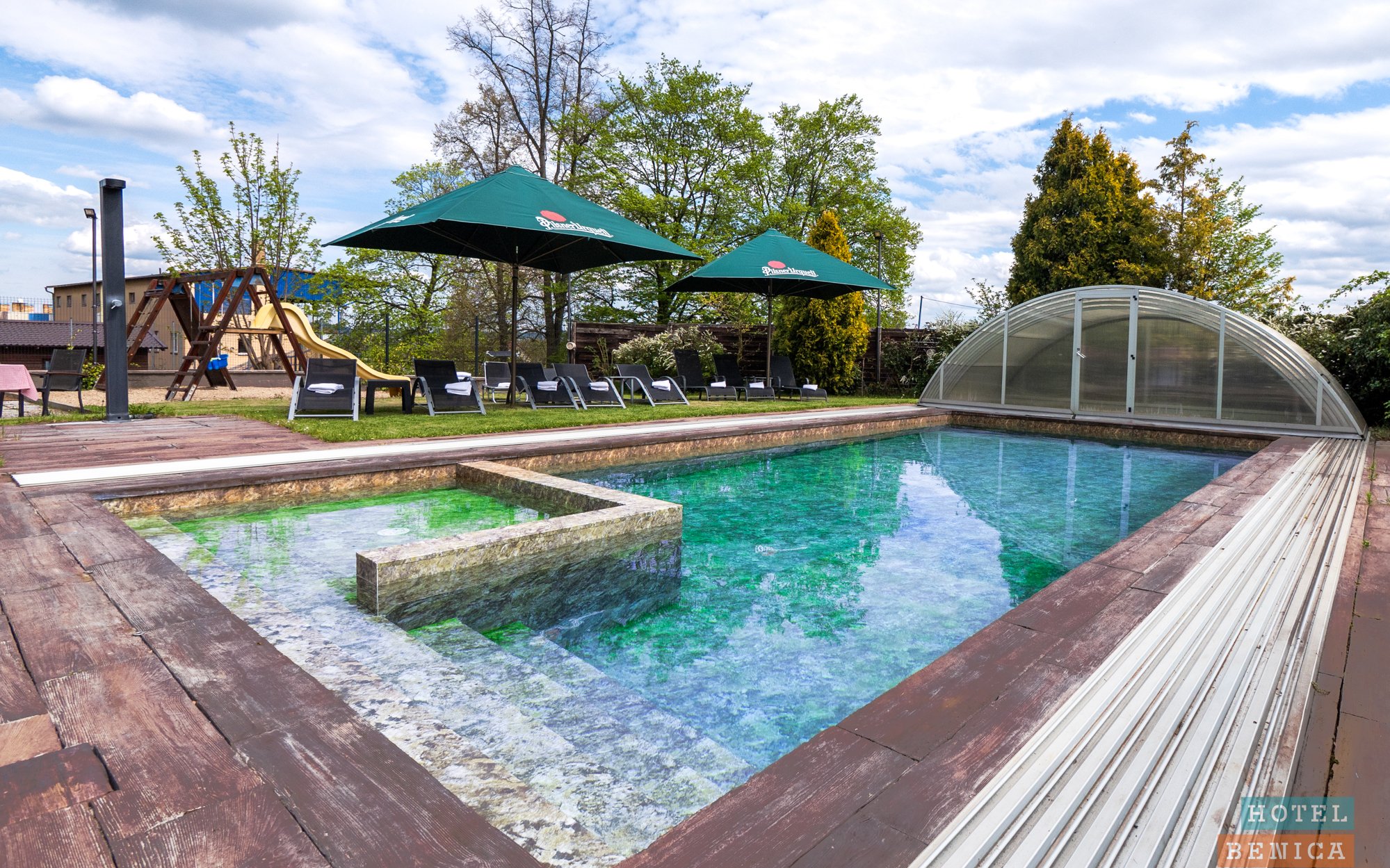 Benešov pri Prahe a zámku Konopiště: Hotel Benica *** s adventure golfom, vírivkou + sauna a raňajky/polpenzia