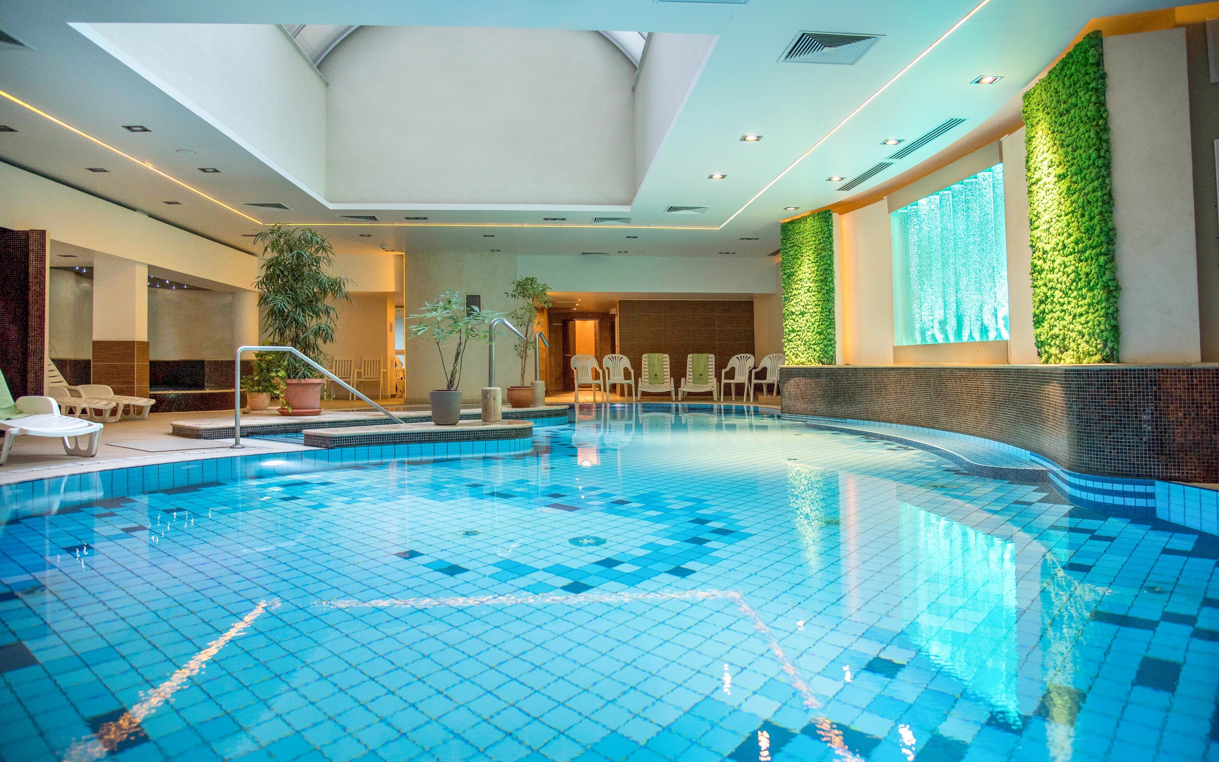 Hévíz v Hoteli Palace **** s polpenziou, neobmedzeným wellness (bazén, 3 sauny) a kúpaním v termálnom jazere