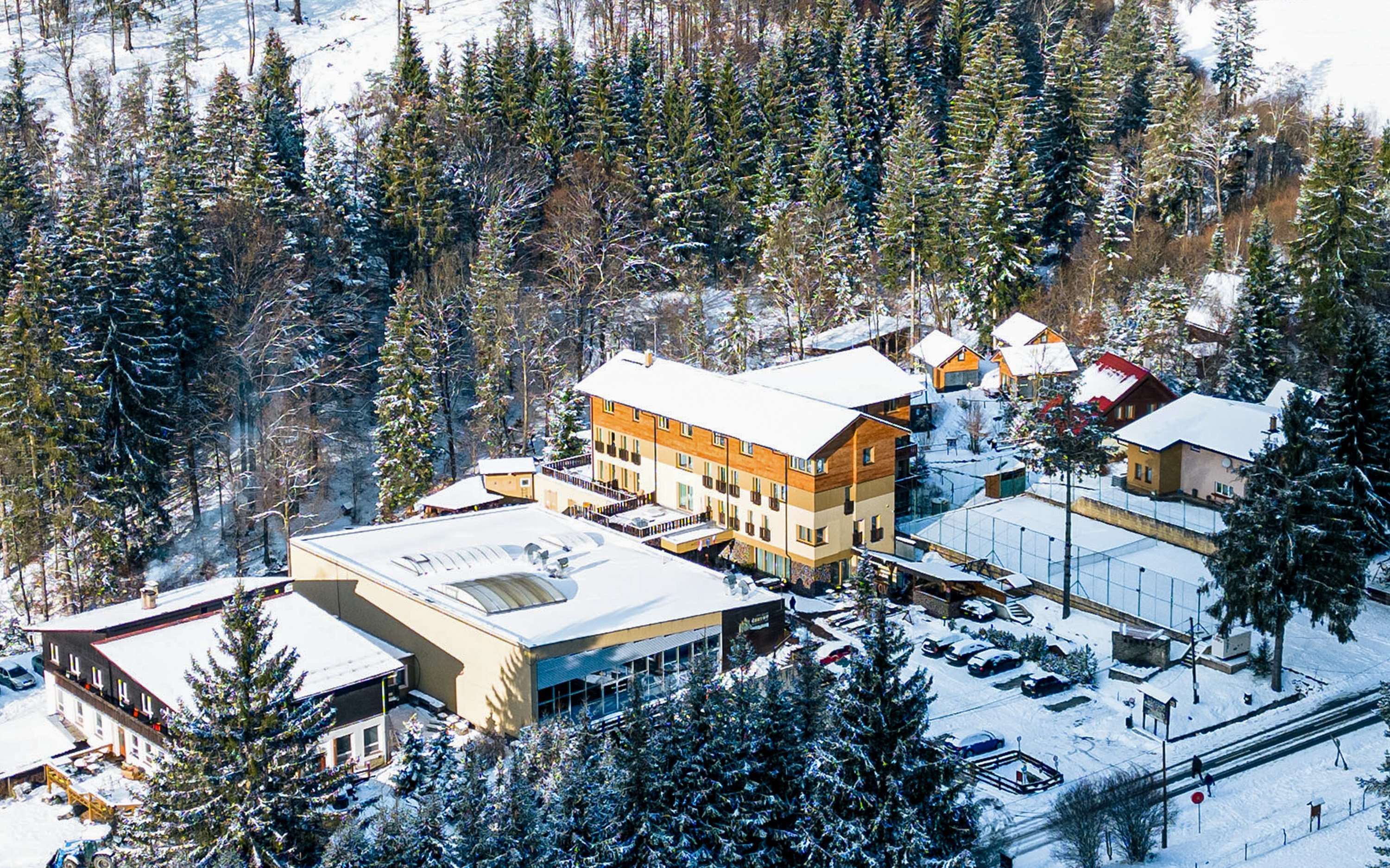 Javorníky pri skiareáli vo Wellness & Spa Hoteli Čertov *** s polpenziou aj neobmedzenými bazénmi a saunami
