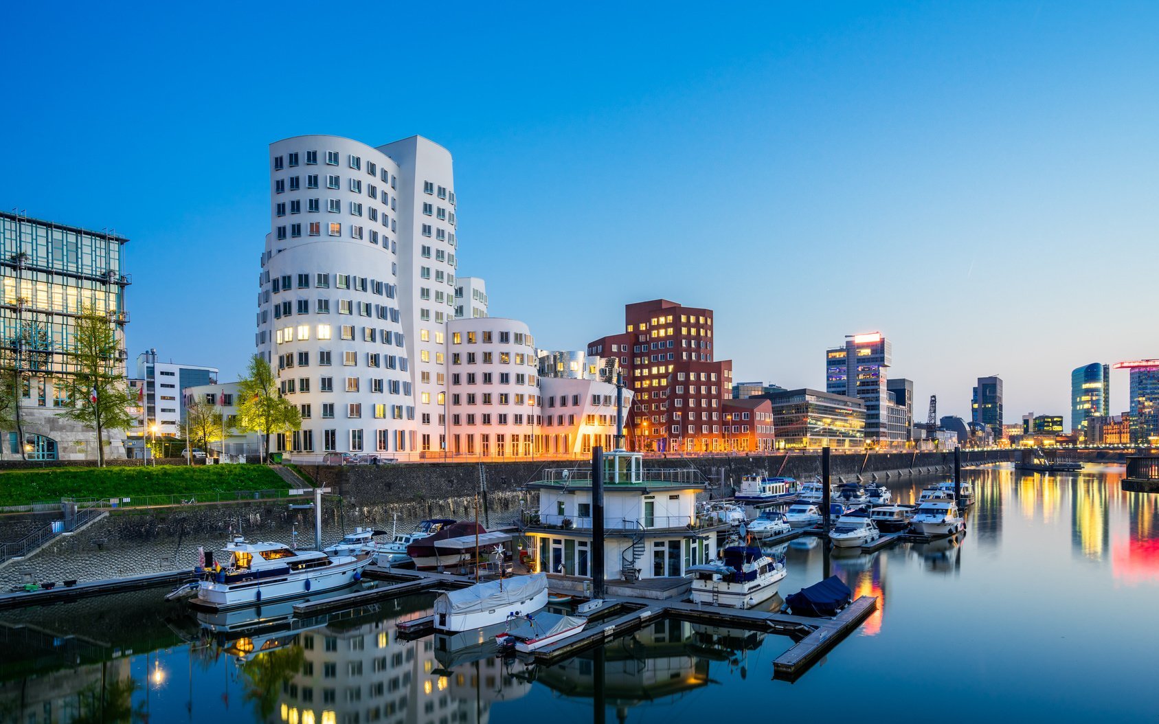 Pobyt v Porýní: Düsseldorf blízko zámku a atrakcií v Hoteli MOXY Düsseldorf South s raňajkami formou bufetu