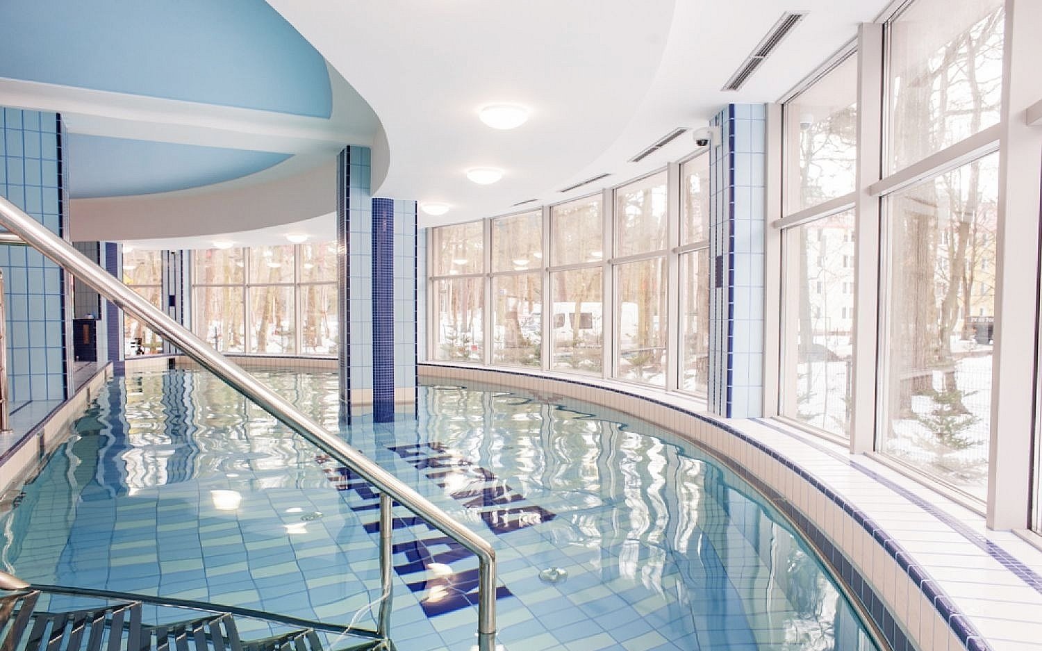 Ustronie Morskie 300 m od pláže v Hoteli Grand Kapitan Medi-SPA **** s plnou penziou + wellness a výlet loďou