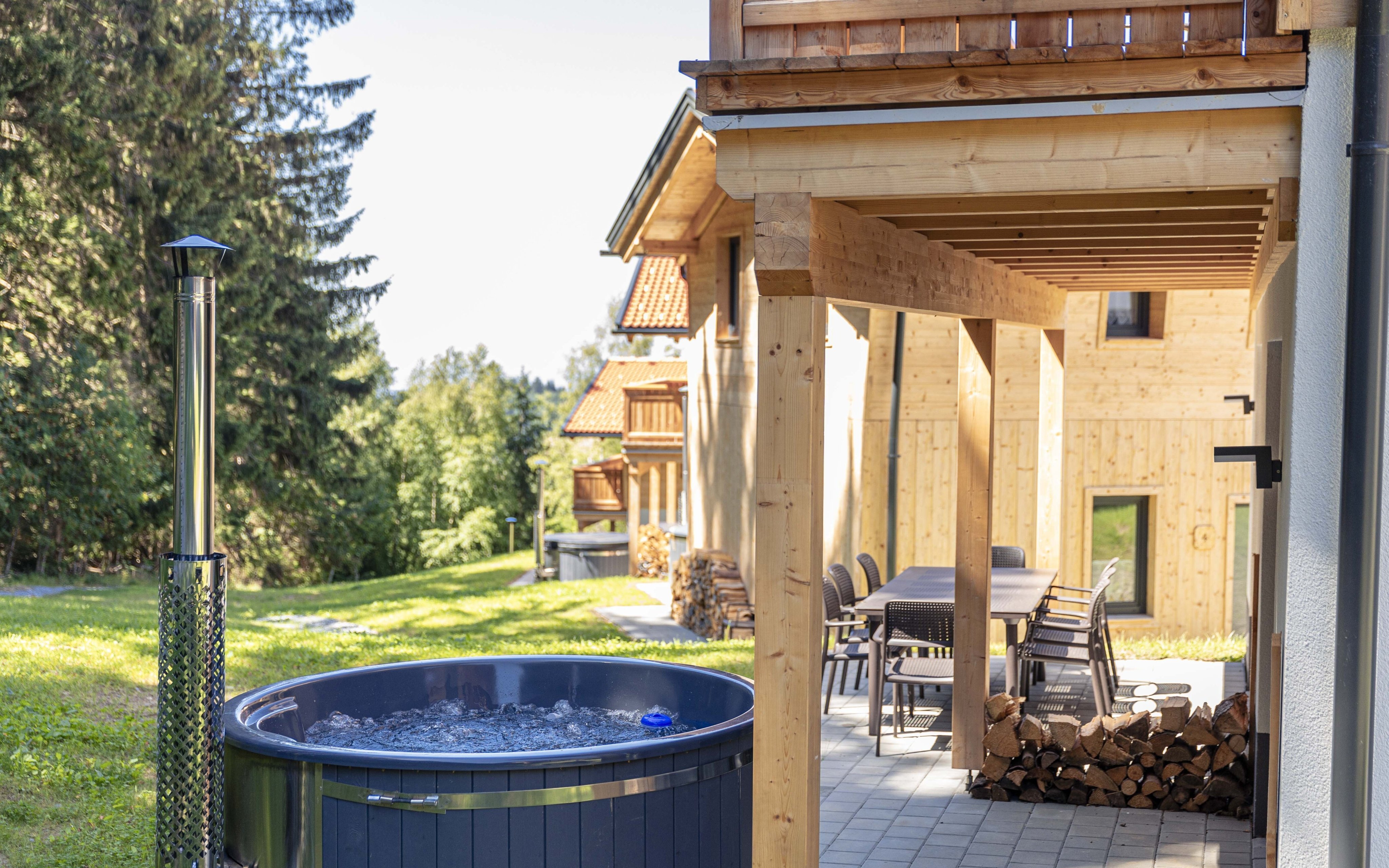 Bavorský les: Jedinečný pobyt v modernom zrube St. Englmar Chalets s relaxom vo wellness (sauna a vírivka)