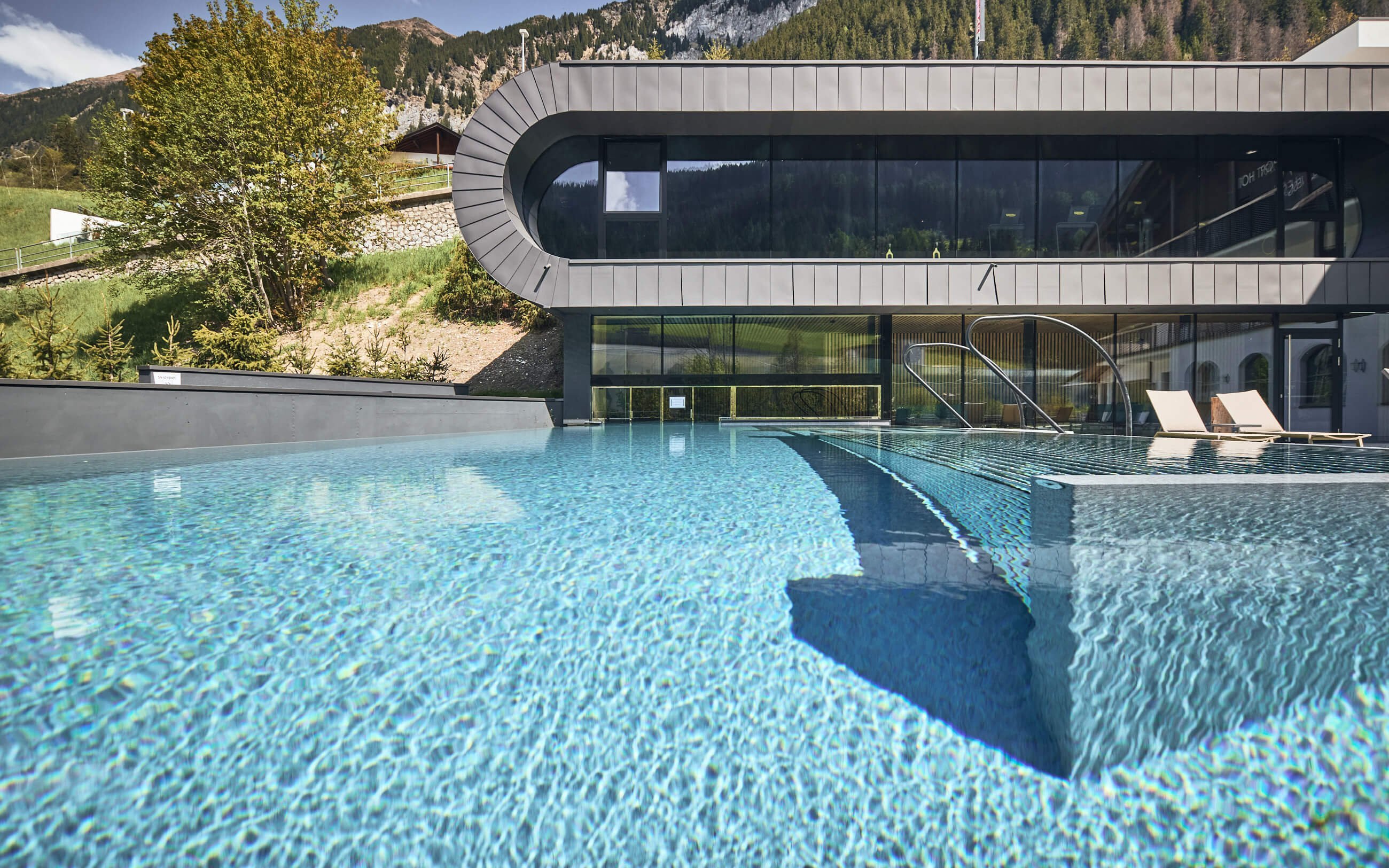 Aktívny aj relaxačný pobyt v Južnom Tirolsku: 4* Wellness Sporthotel Ratschings s polpenziou a bazénmi + sauny